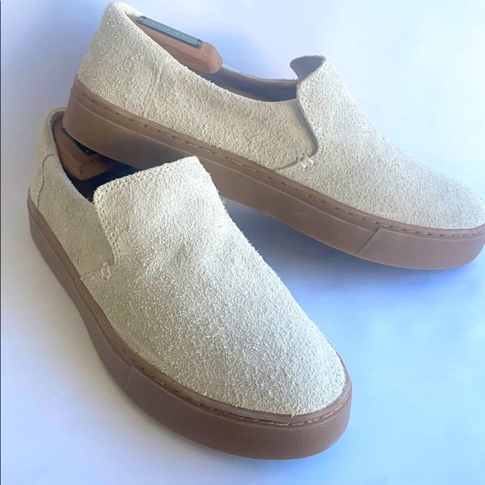 TOMS men’s slip in shoes